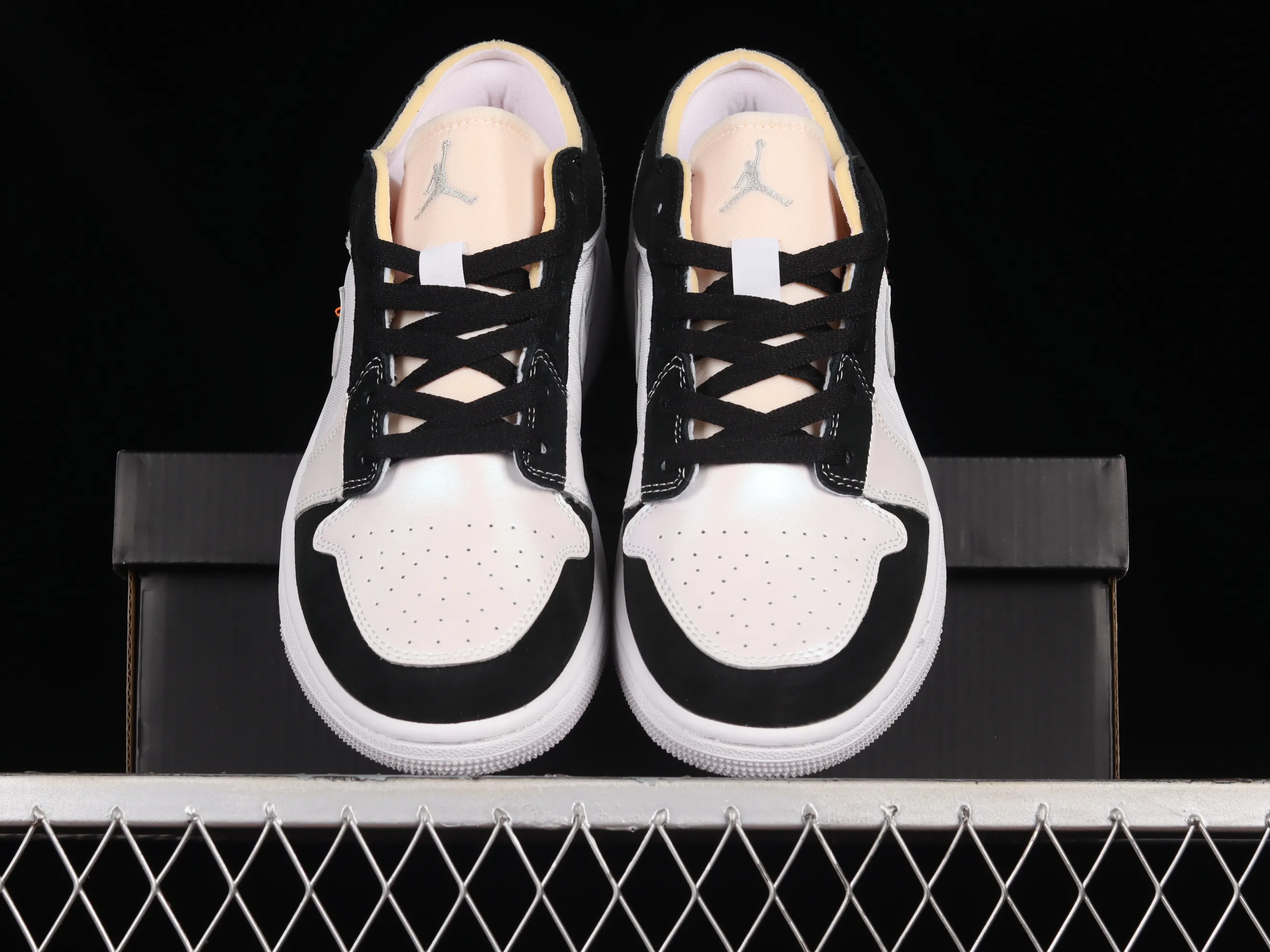 All categories Air Jordan Jordan series basketball shoes Air Jordan 1 Low Z version Air Jordan 1 Low AJ1 Joe 1 pearlescent white retro culture and leisure sports sneakers DN1635-102